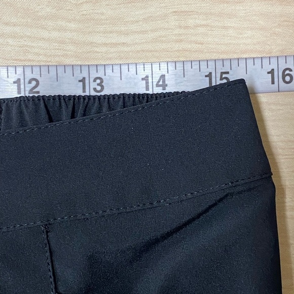 Weekends by Chicos Black Cropped Pants Size 0 (Small/4) - Picture 3 of 5